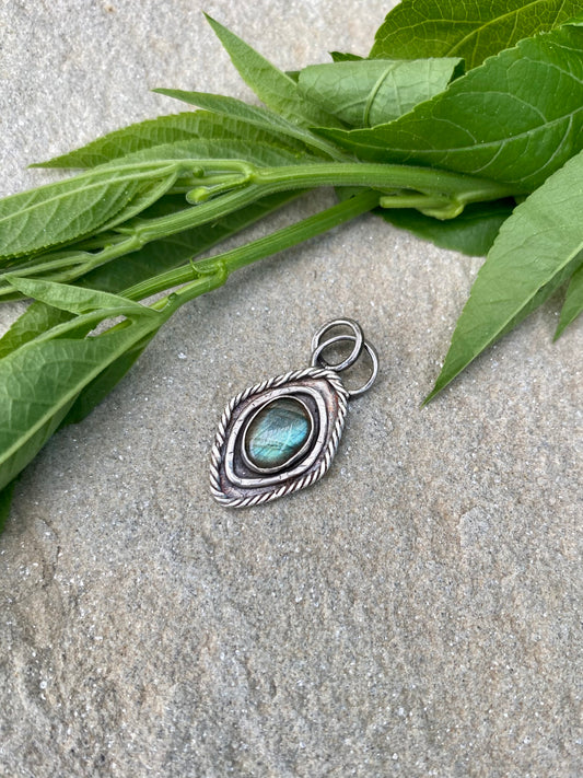 labradorite pendant